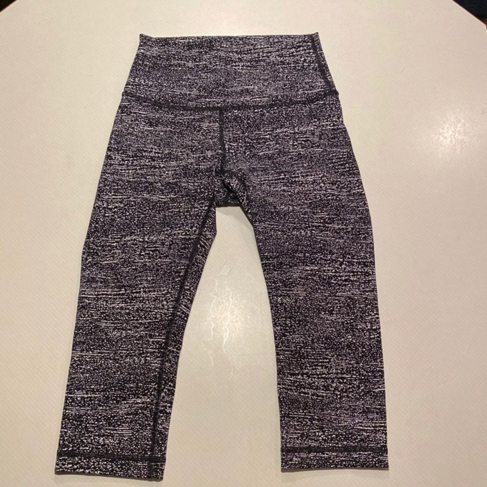 Black and White Lululemon Cropped Leggings